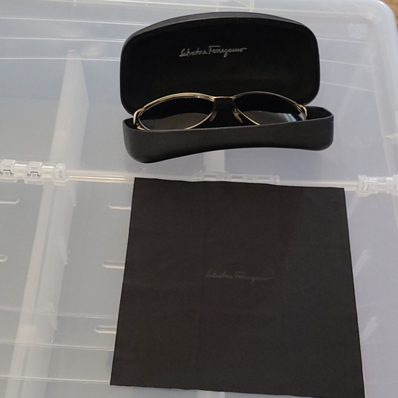 Sunglasses - Picture 7 of 8